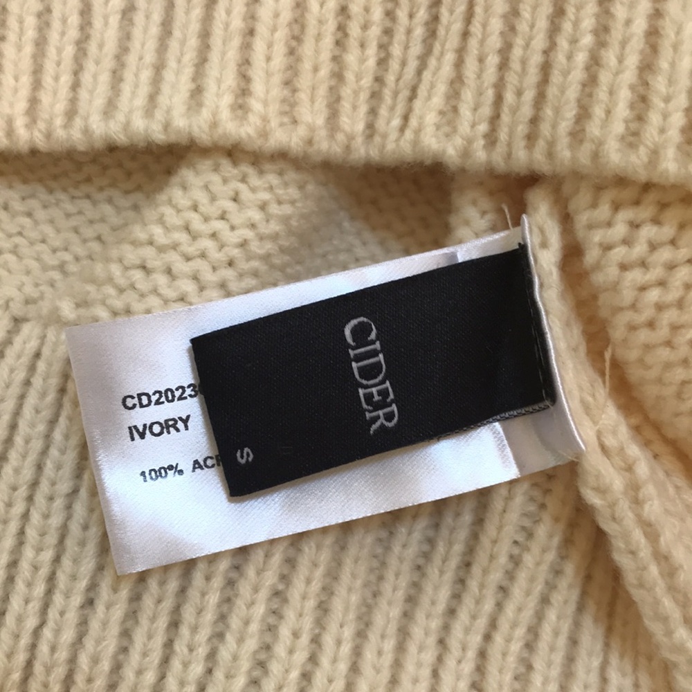 Cider small ivory goose pattern crew neck knit sweater. - Picture 9 of 13